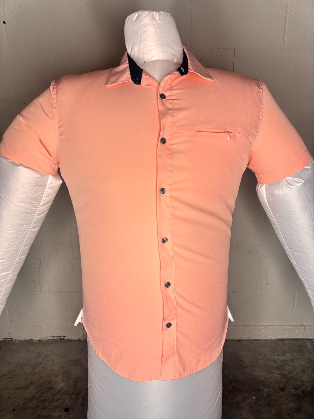 DKNY Button Up Short Sleeve Shirt Men's (US) Size Large